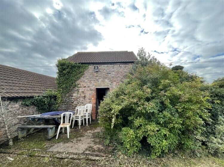 17th Century Freehold Public House in Idyllic Devon/Somerset Border Village For Sale Photo 12