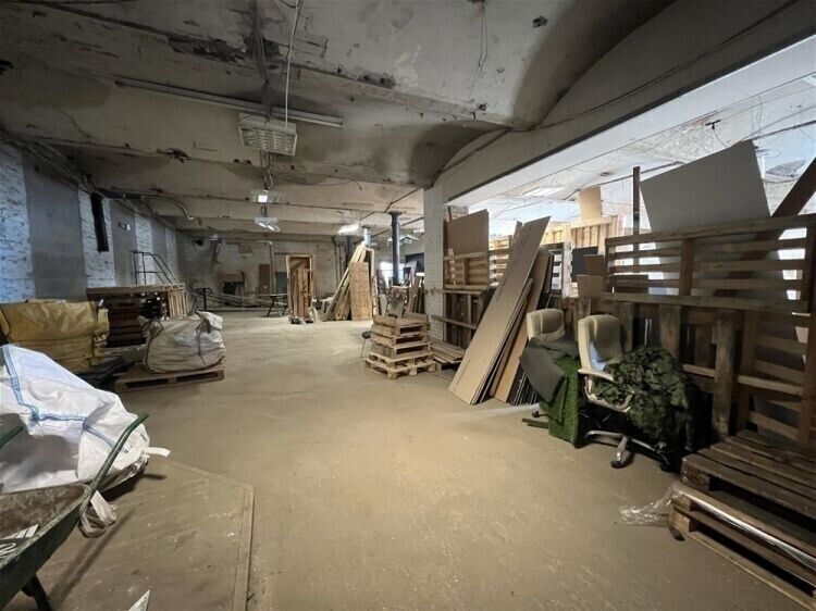 Prime Showroom Premises Available in Brighouse Town Centre, Ideal for Varied Uses Photo 13