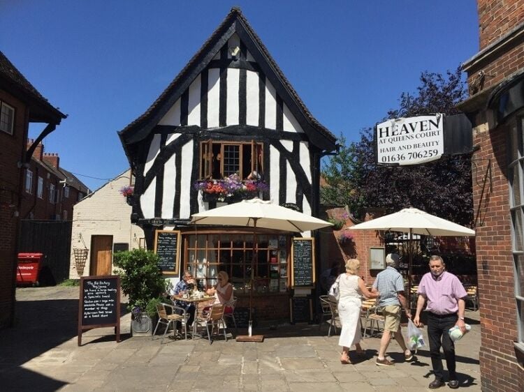 Prominent Tea Rooms in Newark on Trent Nottinghamshire, Leasehold Option Available Photo 13