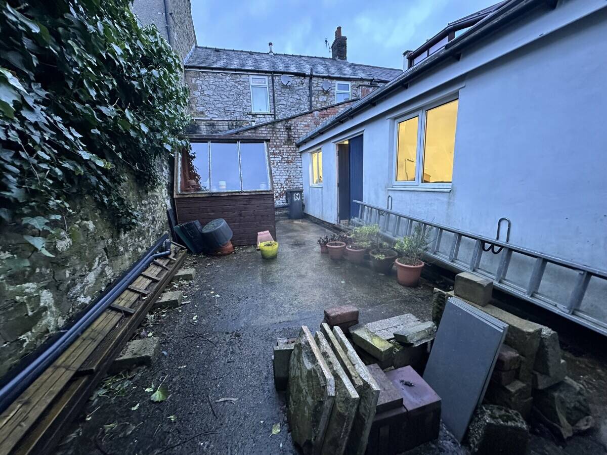 Prime Multi-Purpose Property in Buxton - Renovated Luxury Apartment and Commercial Spaces Awaits New Photo 13