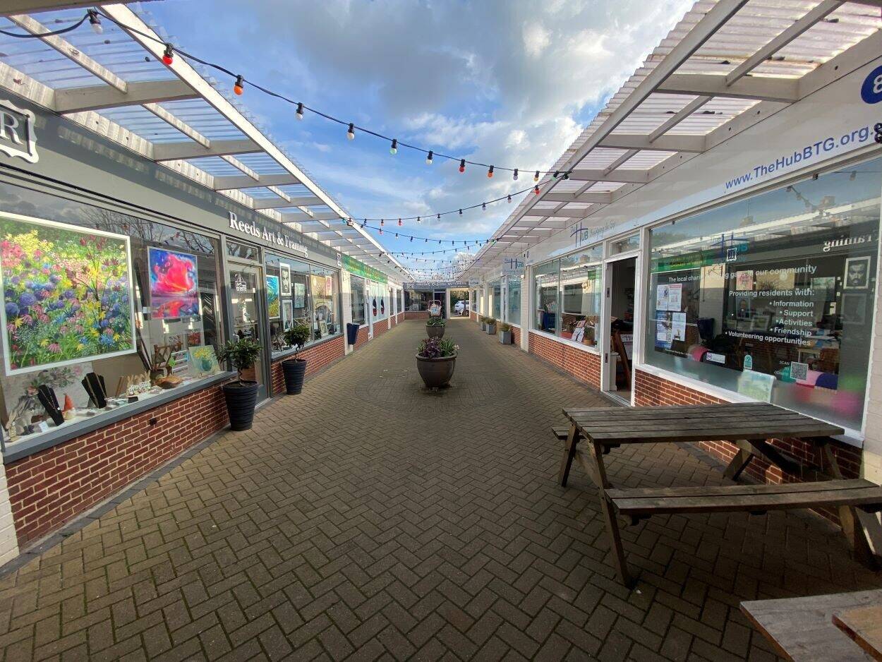 Spacious Commercial Premises To Let in Goring On Thames in Shopping Arcade Photo 13