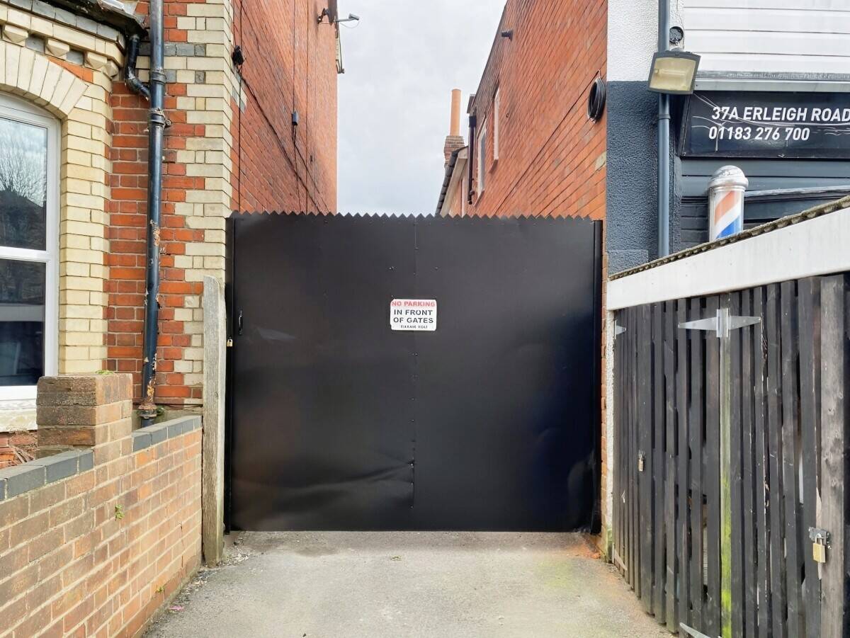 Refurbished Motor Showroom and Workshop To Let in Reading, 37 Erleigh Road - Available Immediately Photo 12
