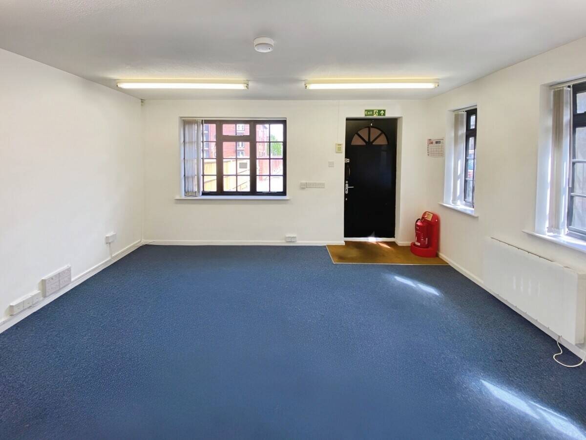 Prime E-Class Commercial Space Available for Rent in Central Reading, Berkshire Photo 13