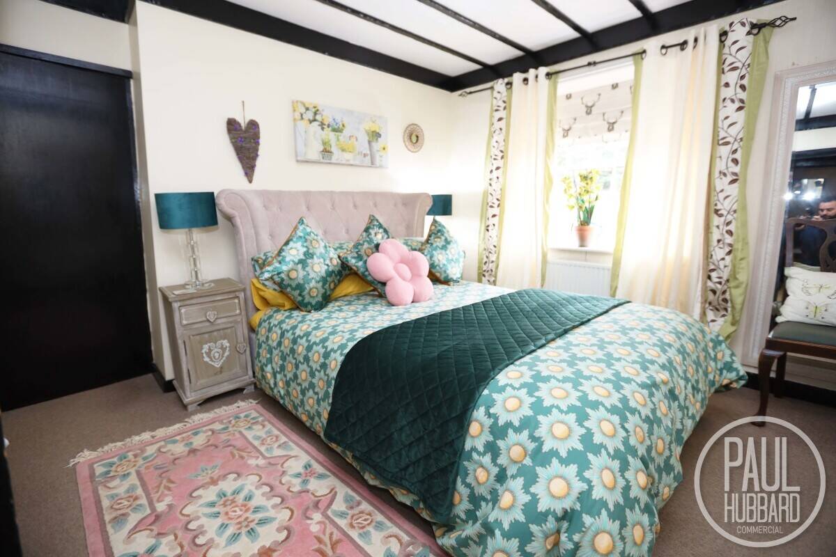 Charming Grade II Listed B&B in Norfolk with Separate Cottage and Expansion Potential Photo 13