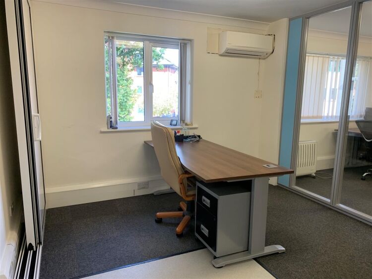 Spacious, Well-Lit Modern Offices for Sale in Almondsbury, Bristol with Ample Parking Photo 13