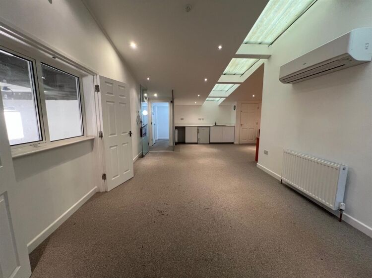 Professional Film and Photography Studio with Office Facilities for Rent in Bristol Photo 13