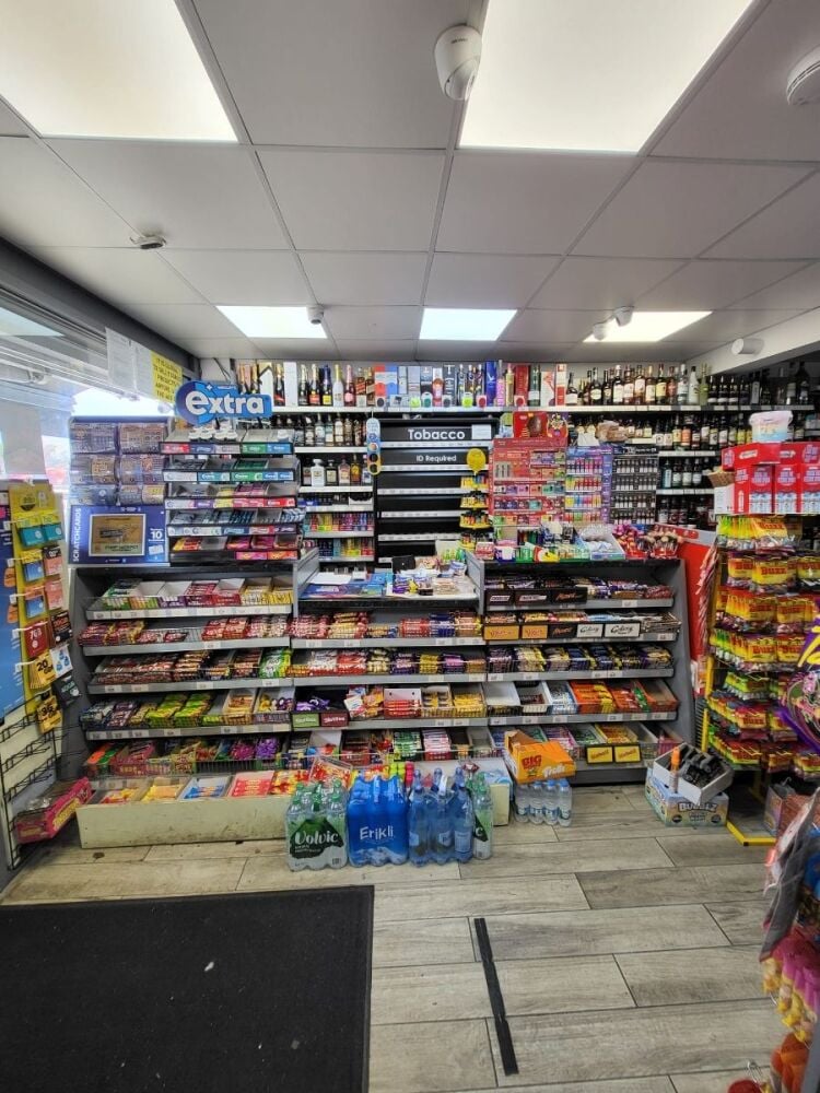 Convenience store and freehold retail unit with residential space in Waltham Cross Hertfordshire Photo 13