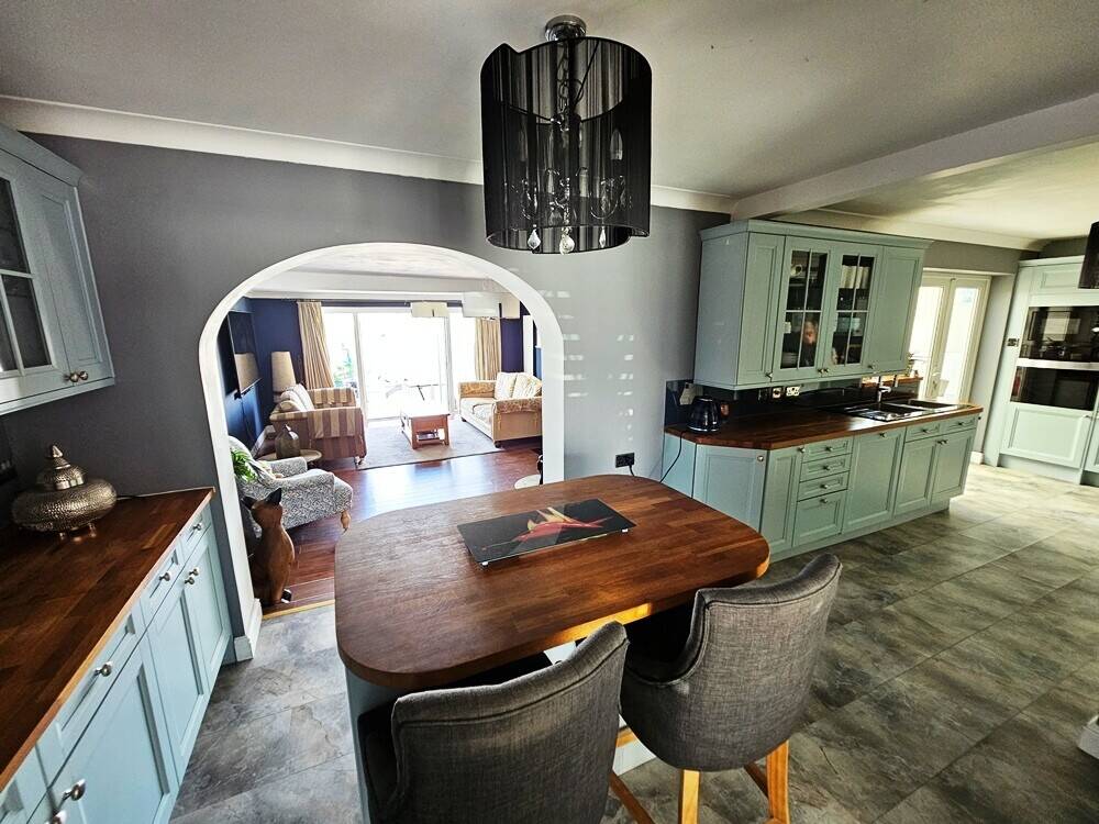 Luxury cattery with family home for sale in Leigh on Sea Essex Photo 13
