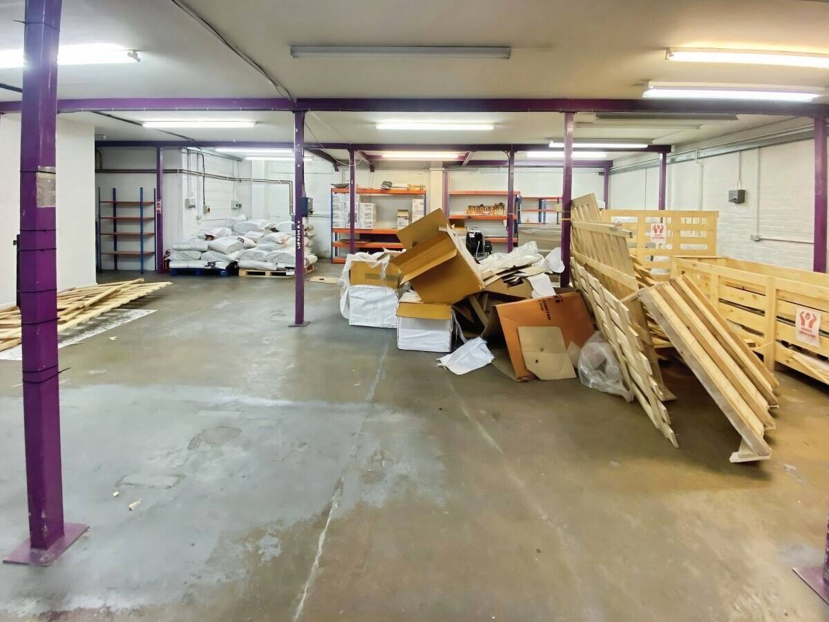 Modern Self-Contained Office with Parking in Reading Berkshire Near Town Centre Photo 13
