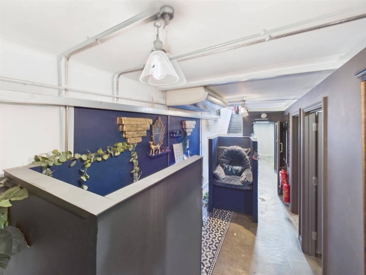 Commercial Unit for Sale in Shoreditch London with Established Hair and Beauty Salon Setup Photo 13