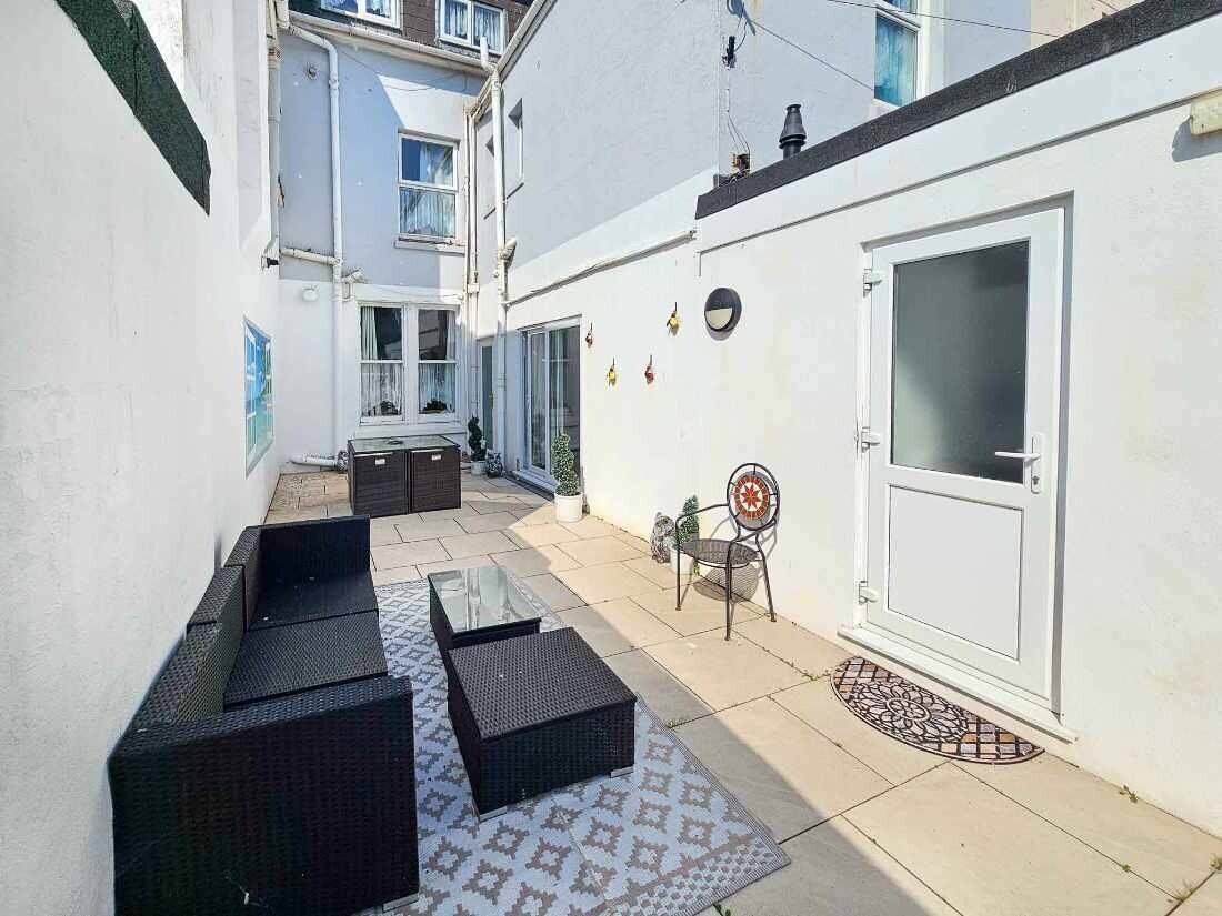 Guesthouse with 7 en suite rooms in mid-terraced property located in Paignton Devon Photo 13