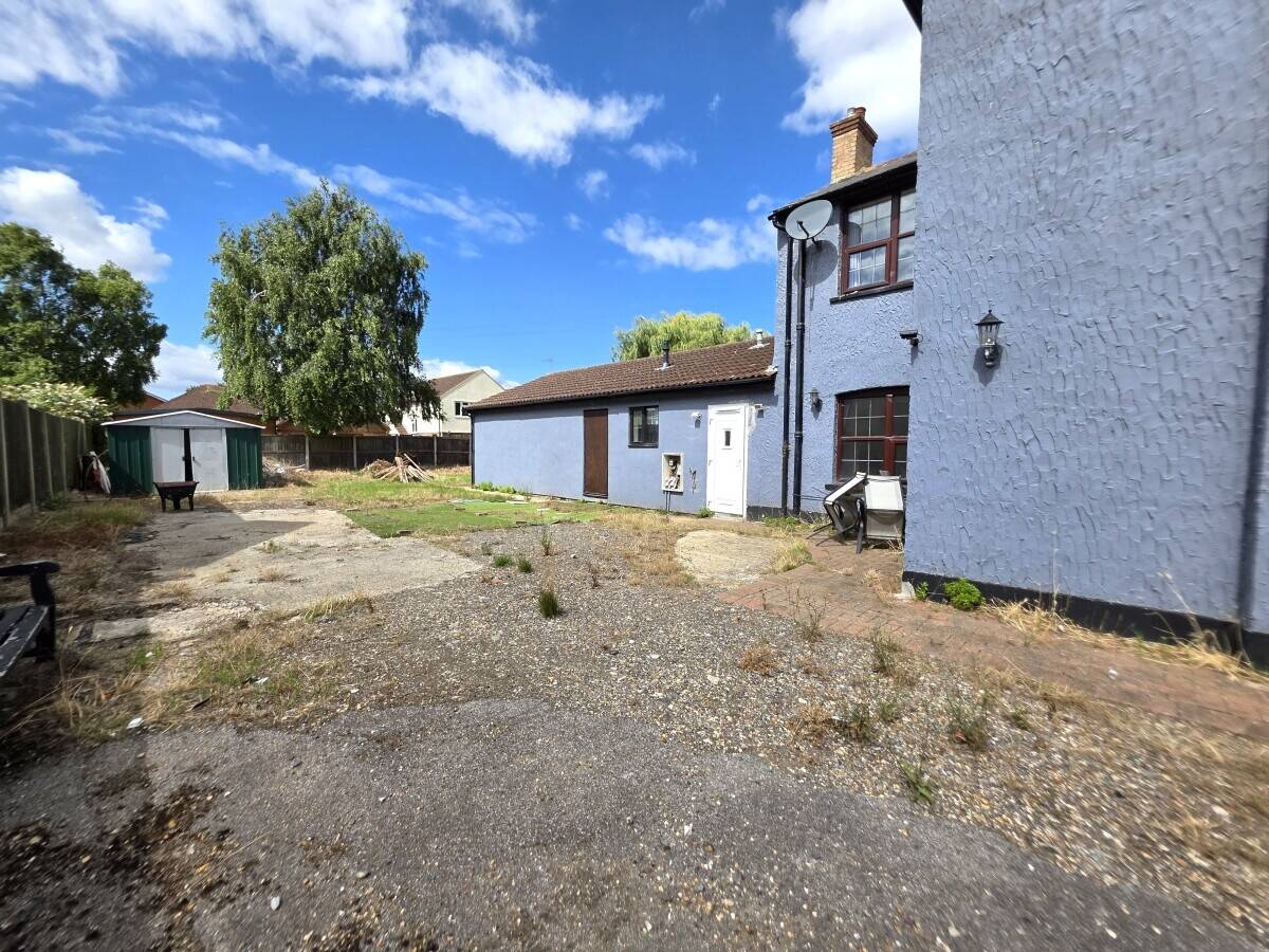 Detached Mixed-Use Property for Sale in Chelmsford Essex with Retail Unit and 3-Bedroom House Photo 13