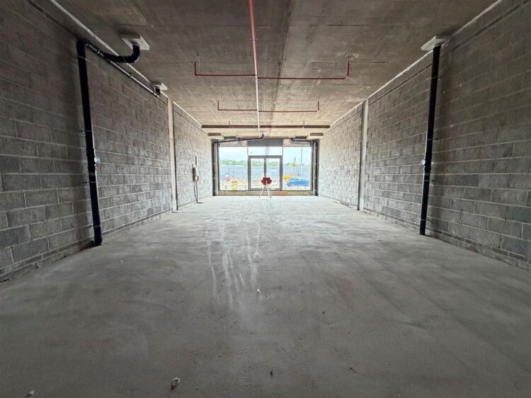 A newly constructed 6 storey development comprising 5 ground floor commercial/shop units. the building provides 53 new high quality apartments on the Photo 13