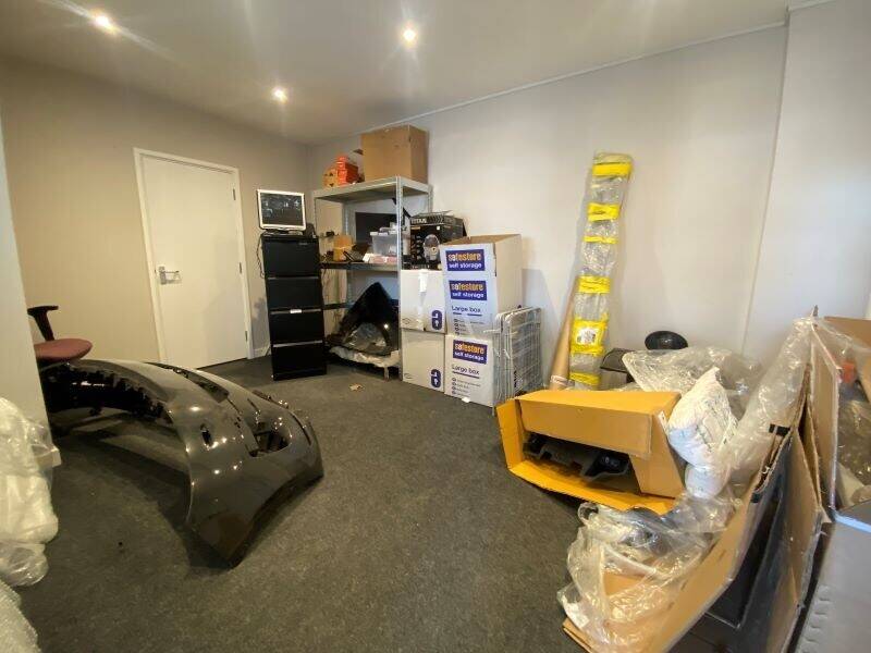 Industrial unit approximately 3,600 sq. ft. available in Benfleet Essex with ample parking Photo 13