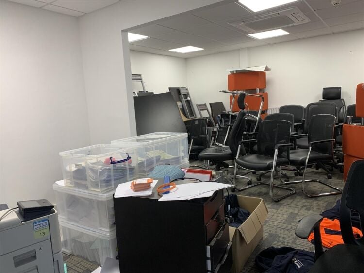 Industrial unit for sale in Bristol with warehouse space, offices, and convenient access to routes Photo 13