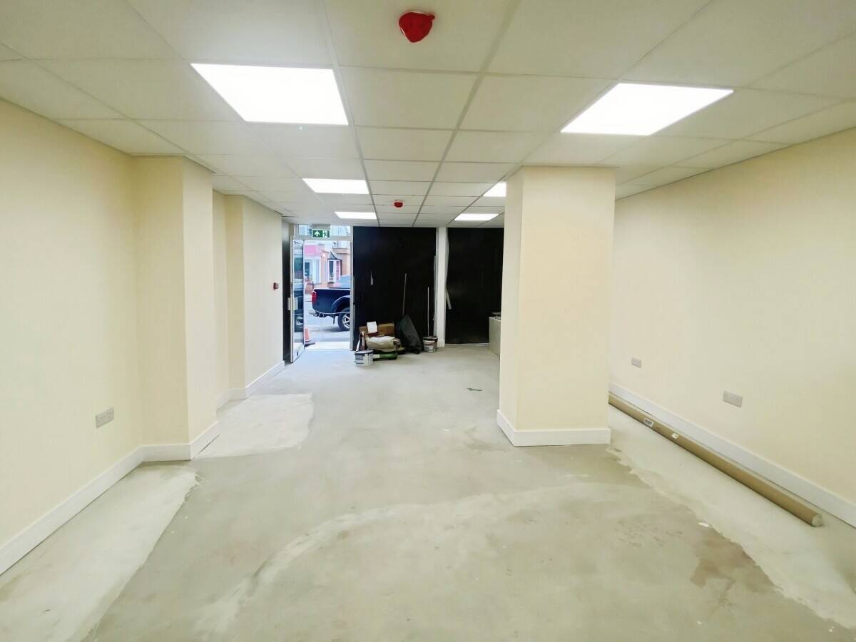 Refurbished E-Class Unit For Sale in Tilehurst, Reading, Berkshire on Busy Parade Photo 13