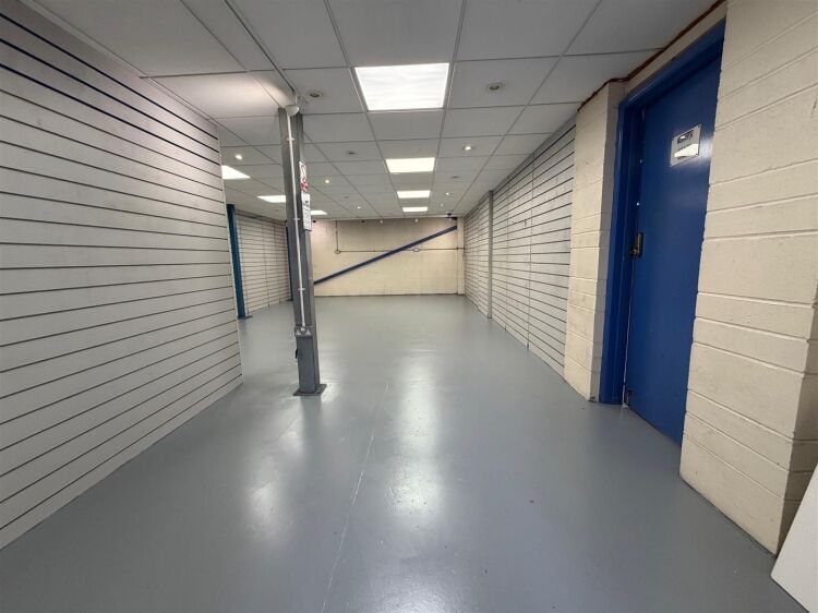 Light industrial unit for sale in Bristol with off-street parking and flexible layout Photo 13