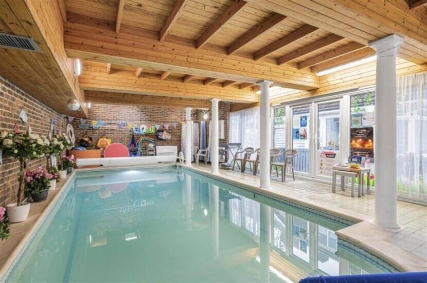 Private Swim School and Family Home for Sale in East Sussex Photo 13