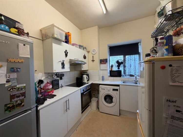 Mixed-use property in Bristol with vacant retail unit and 3-bedroom maisonette above Photo 13