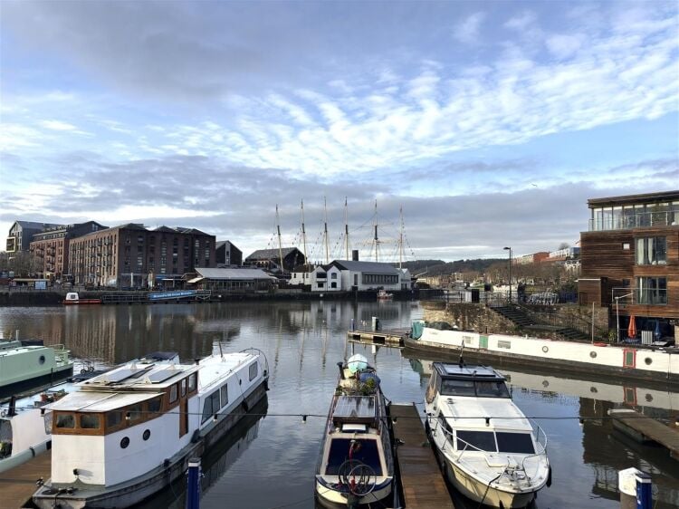 A spacious commercial unit situated in an enviable location on bristol's harbourside within easy reach of bristol city centre. Photo 13