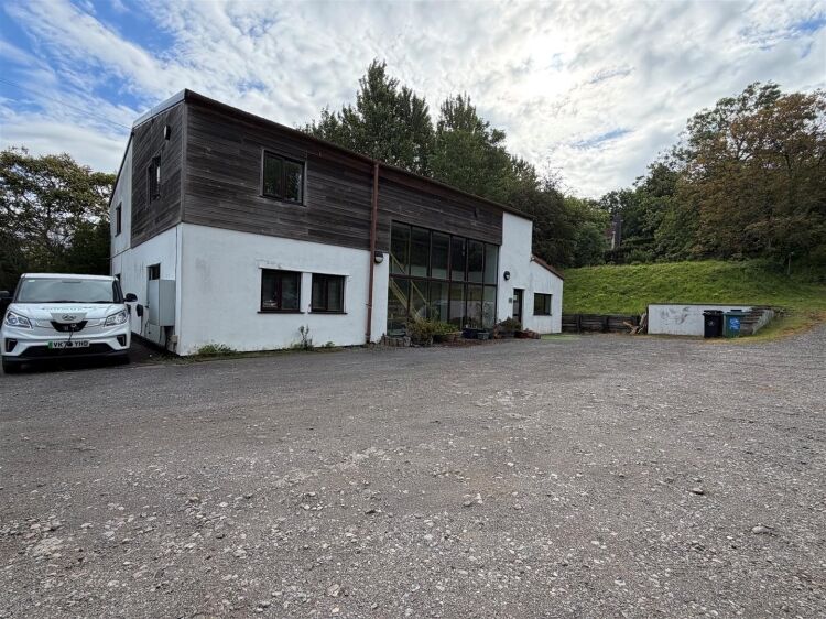 Modern office suite for sale in Bristol with 1,325 sq ft and ample parking available Photo 13