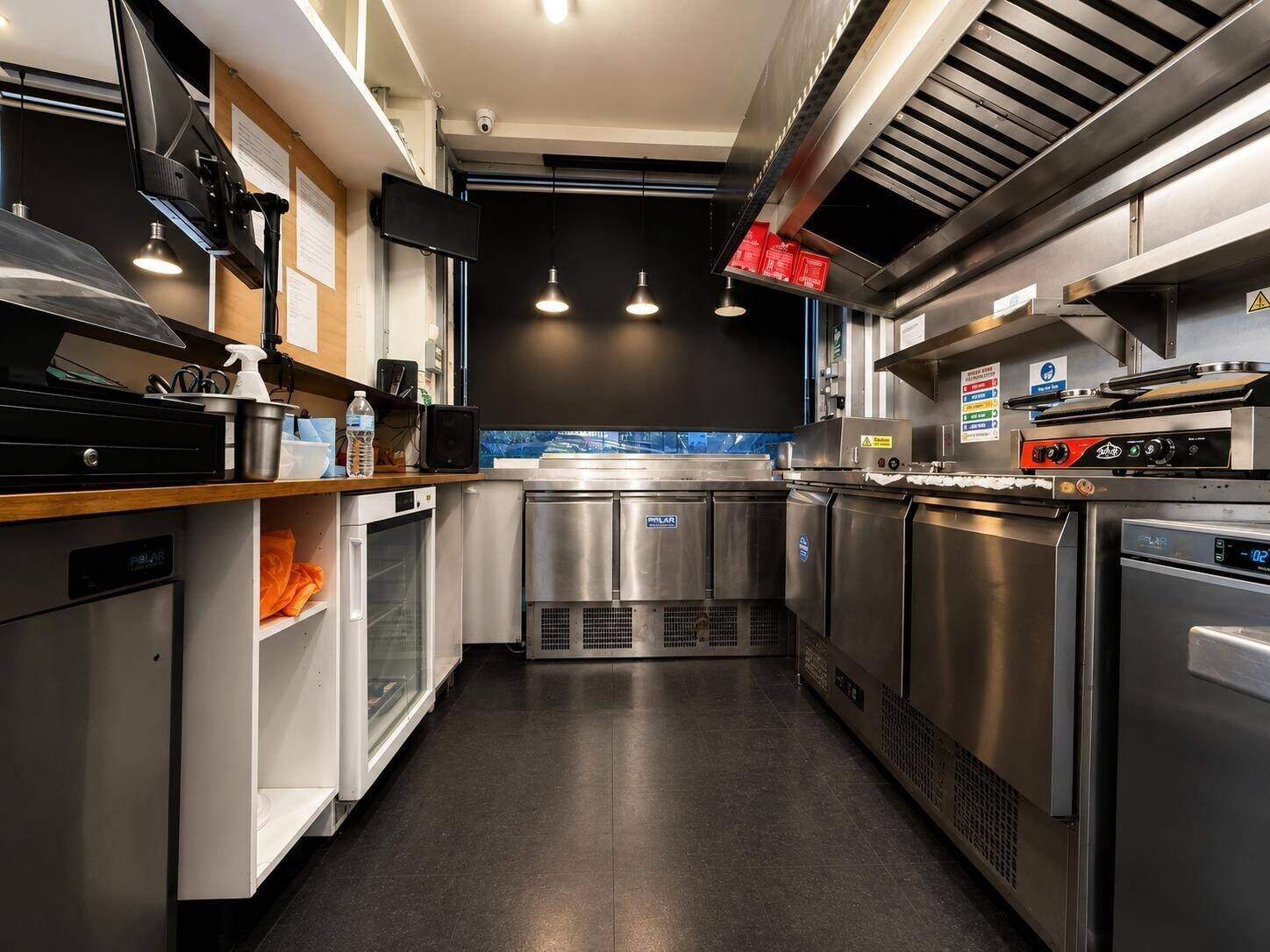 Fully Fitted Takeaway and Restaurant Available in Isleworth London Photo 13