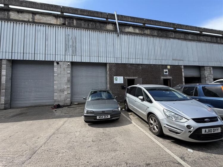 An industrial unit, currenting arranged as a joiners, of approximately 1,536 sq ft located within the printworks development which is currently underg Photo 13