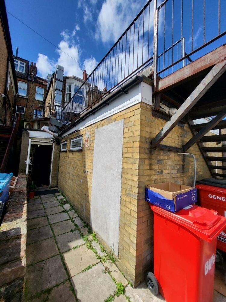 Turnkey Mediterranean Restaurant for Sale in North London with 50 Covers and Fully Fitted Kitchen Photo 13