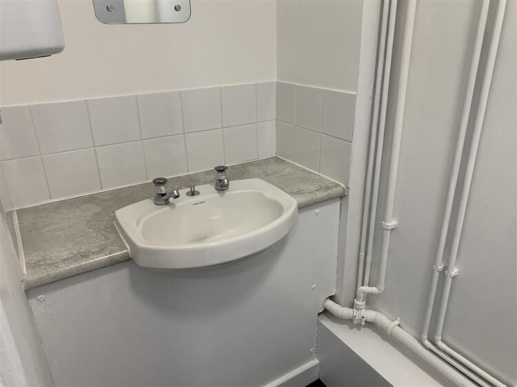 Industrial Unit for Sale in Bristol with Open Plan Office Layout and Five Parking Spaces Photo 13