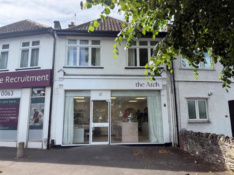 Mixed-use investment property with ground floor shop and two-bedroom flat in Bristol Photo 13