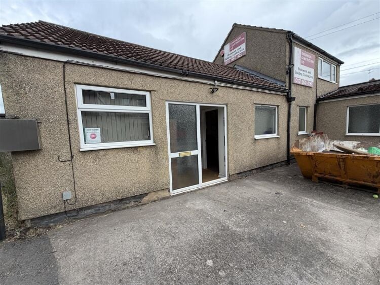 Self-Contained Office Building for Sale in Bristol with Storage Yard and Parking Photo 13