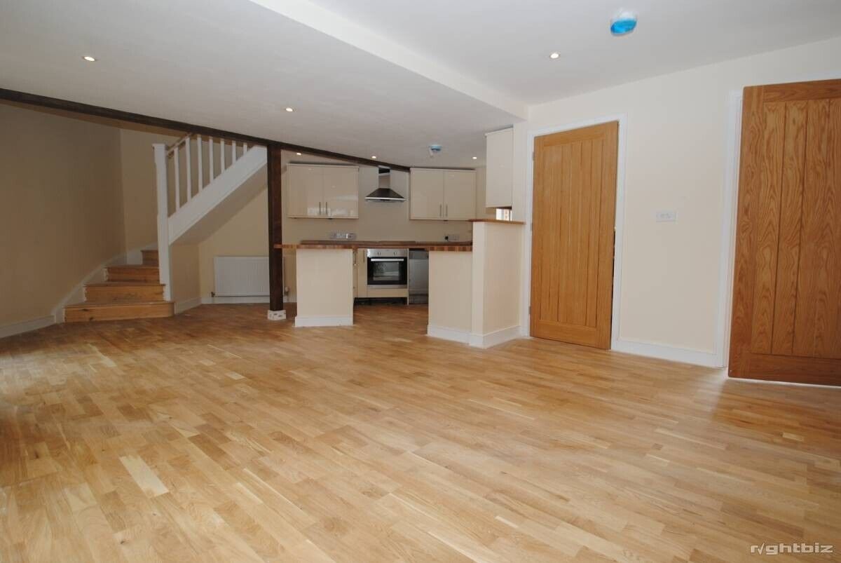 Group of Four High-Spec Investment Properties in Affluent Cirencester, Gloucestershire Photo 13