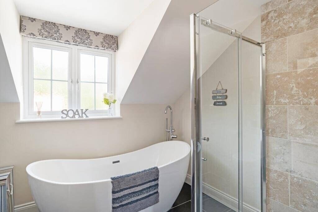 Three Detached Houses with Reliable Rental Income in Lingfield Surrey for Sale Photo 13