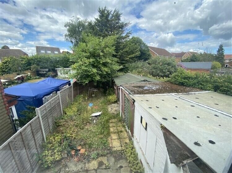 Berkshire Commercial Property with Conversion Potential in Prominent Market Town Photo 13