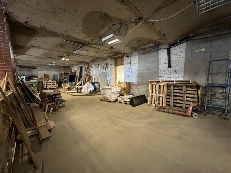 Prime Showroom Premises Available in Brighouse Town Centre, Ideal for Varied Uses Photo 14