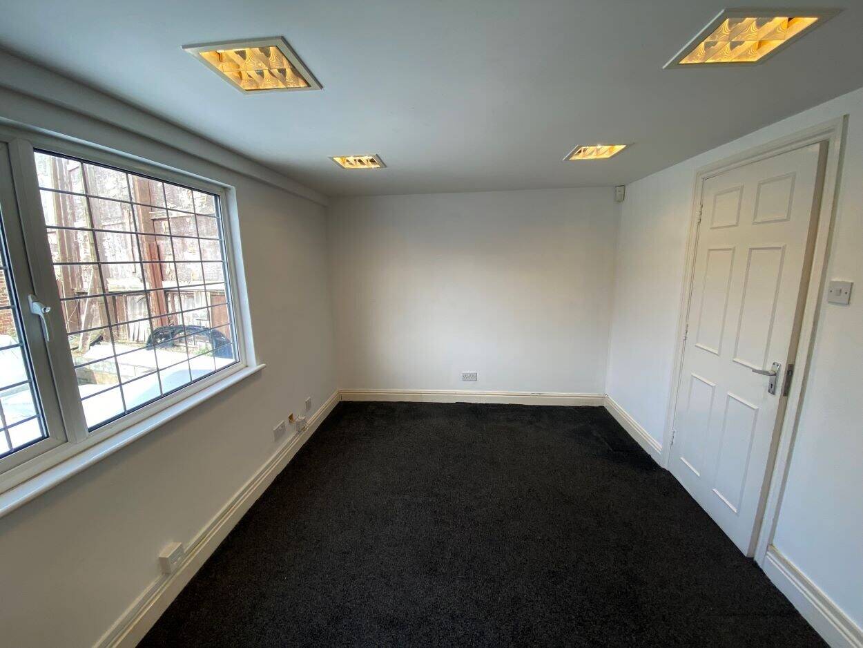 Commercial Premises To Let in Reading, Wokingham Road - E-Class /A1 / A2 Photo 14