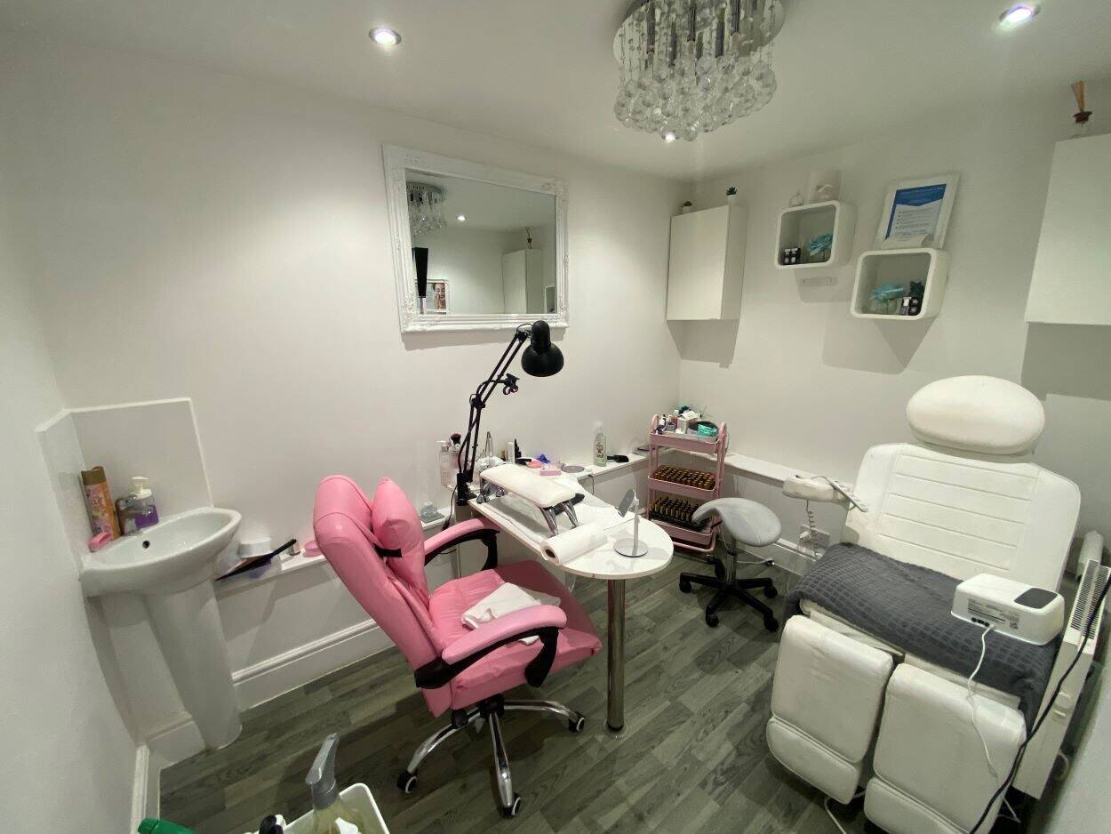Turnkey Beauty Salon & Sun Tanning Space on Oxford Road, Reading Berkshire Photo 14