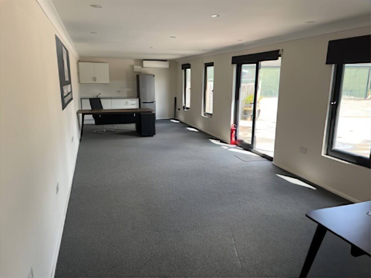 Rent this New, Air-Conditioned Office Block with 30+ Vehicle Parking in Secure Yard in Colchester Es Photo 14