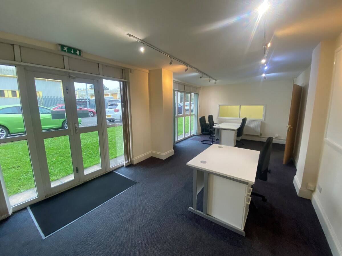 LIGHT INDUSTRIAL WAREHOUSE WITH GROUND & FIRST FLOOR OFFICES APPROX 3,000 SQ FT Photo 14