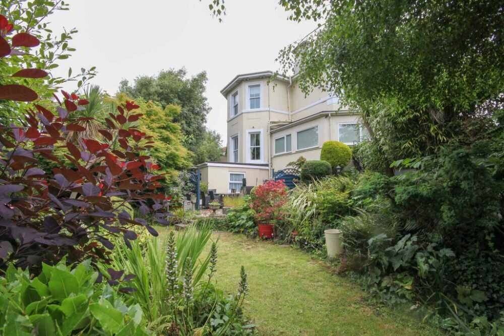 Turnkey Opportunity: Luxurious 5-Star Guest House in Tranquil Torquay Devon Photo 14