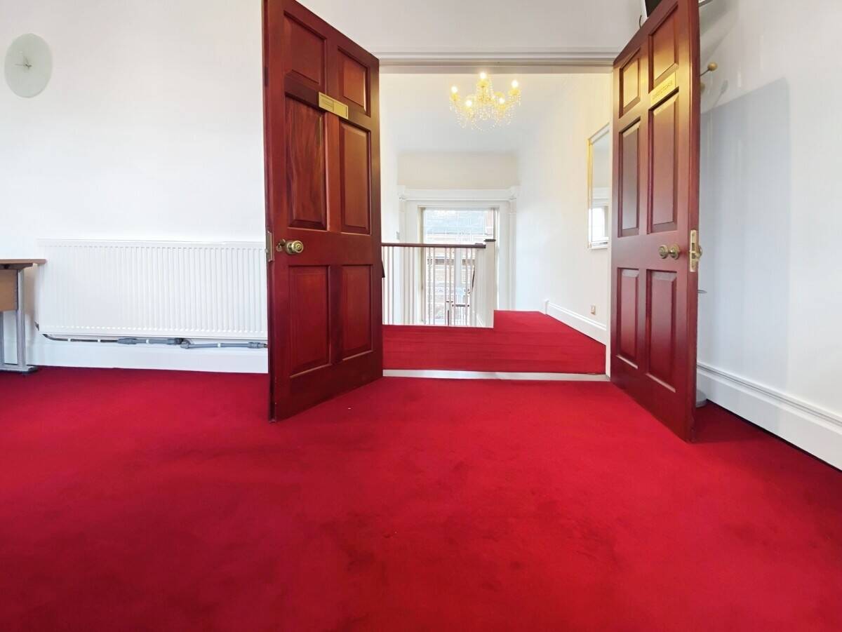 Prime Freehold E-Class Commercial Office for Sale in Central Reading, Berkshire - Immediate Vacancy Photo 14