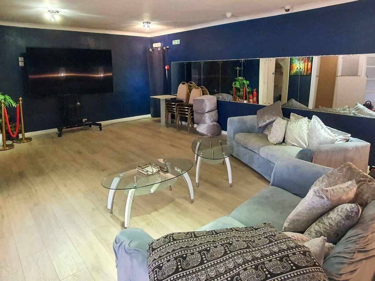 Stunning 17-Bedroom Boutique Hotel in Prime Torquay Location, Close to Harbour and Beach Photo 14