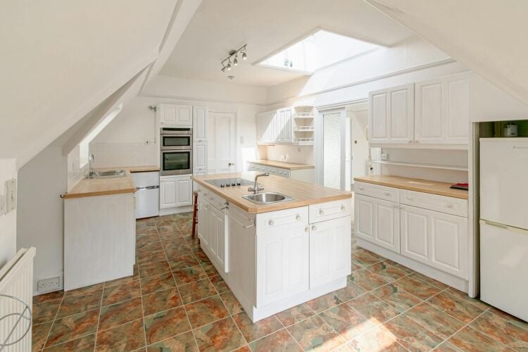 Majestic Property with Income Potential and Sea Views in Bournemouth Dorset Photo 14