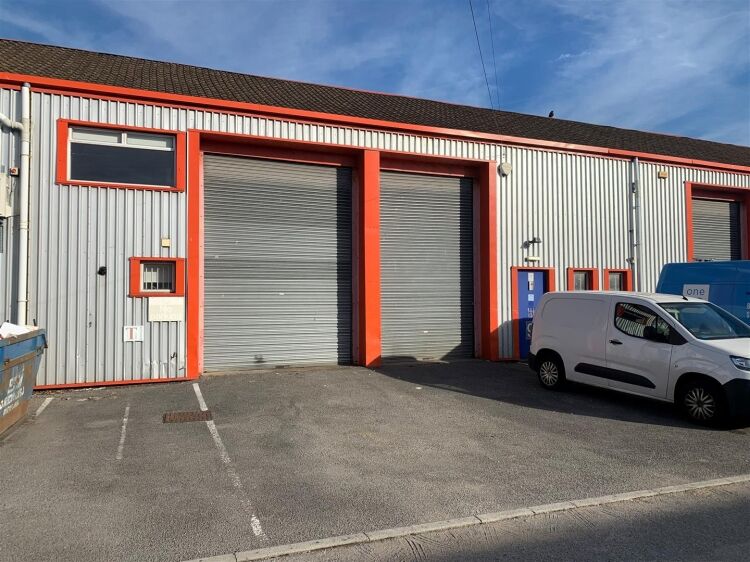 Spacious Warehouse and Elegant Office Space Available in Bristol's Circuit 32 Trading Estate Photo 14