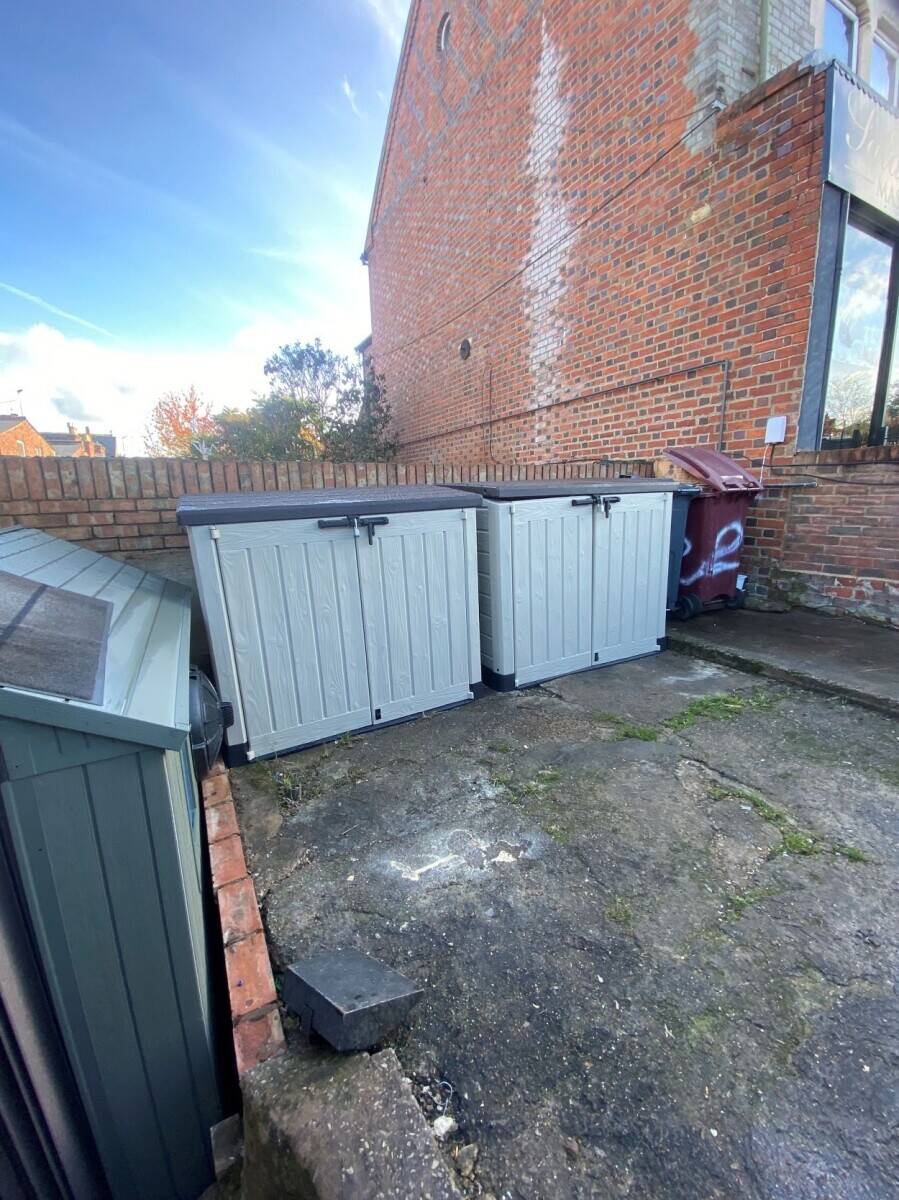 Mixed-Use Freehold Investment Property With Shop and Flat on Highgrove Street Reading Photo 14