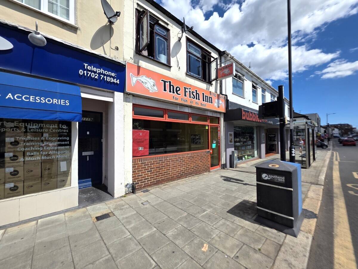 Freehold fish and chip shop with 3-bedroom maisonette in Leigh on Sea Essex Photo 14