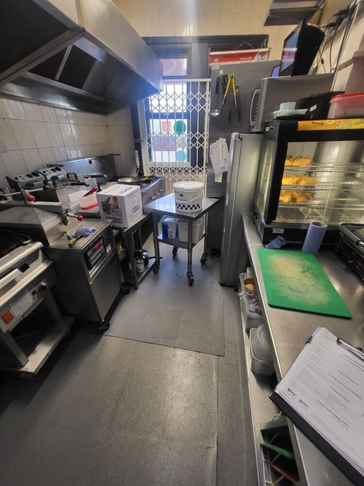 Hybrid Takeaway Business For Sale in East London with Strong Foot Traffic Photo 14