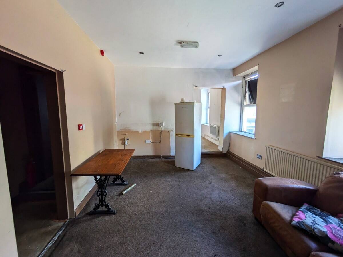 Freehold Sale of Kings Castle Hotel in Cardiff Town on Cowbridge Road East Photo 14