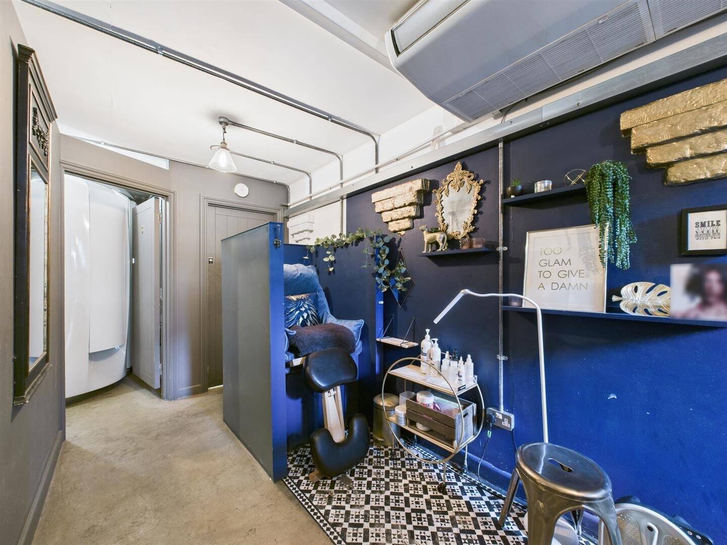 Commercial Unit for Sale in Shoreditch London with Established Hair and Beauty Salon Setup Photo 14