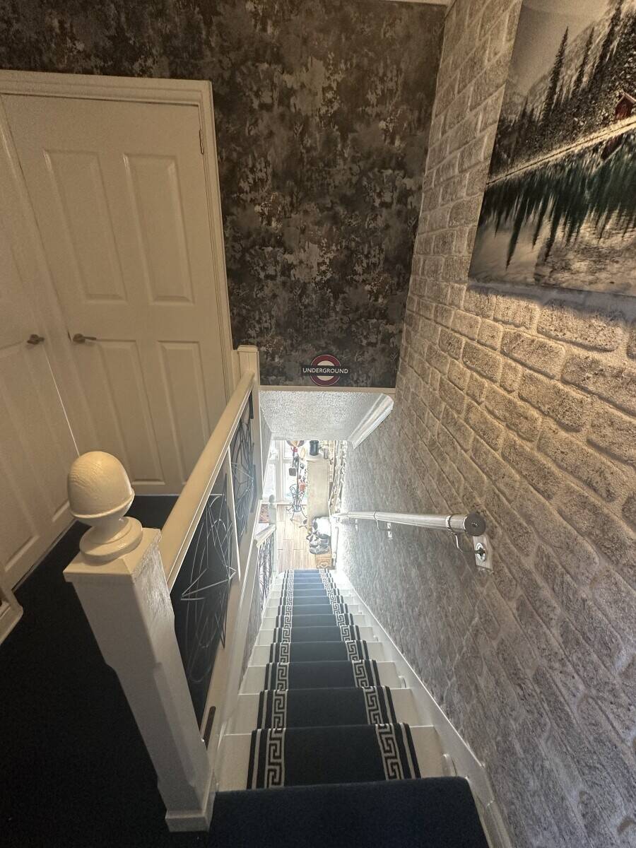 Freehold salon and beauty room with 3 bedroom accommodation in Ashford Kent available for sale Photo 14